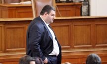 Делян Пеевски гласува в село Света Петка