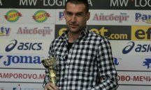 Мартин Камбуров задържан за хвърлени 30 лева на капака на колата