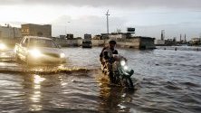 Наводнени пътища след силни дъждове в Сана, Йемен. 