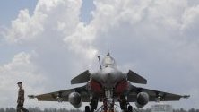 Изтребителя Rafale на пристанище на военноморската база Changi в Сингапур.