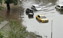 Пороен дъжд и градушка заляха Пловдив