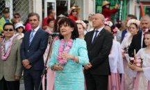 Цвета Караянчева присъства на Празника на розата в Казанлък