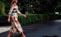 Мелания замина за Великобритания с рокля на лондонски мотиви