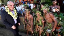 Австралийският премиер Скот Морисън по време на посещението си в католическото училище в Хониара, Гуадалканал, Соломоновите острови.