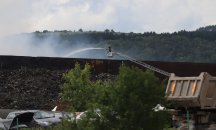7 пожарни екипа гасят пожар в производствено хале в кв. „Кремиковци“