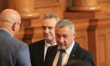 Протестиращи: Долу ръцете от Валери Симеонов
