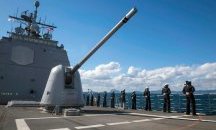 Американски и руски бойни кораби се разминаха на косъм от сблъсък