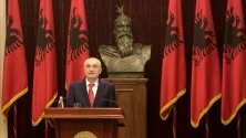Президентът на Република Албания Илир Мета говори на пресконференция в Тирана, Албания. Президентът Илир Мета отложи местните избори насрочени за 30 юни, като заяви, че е необходимо да се избягва граждански конфликт между хората и призова правителството и съпротивата да намерят изход.