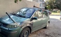 Разследват случай със забити в автомобил кирки на ректора на ТУ- Варна