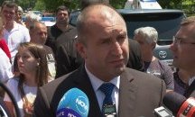 Президентът: Корнелия Нинова знае какво прави