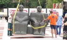 След 24 години на едно място: Преместиха емблематичните скулптури на Павел Койчев