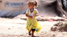 Афганистанско момиче, изселено  поради конфликти и бедствия. УНИЦЕФ поиска 50 милиона щатски долара, за да предостави така необходимата подкрепа на повече от 570 000 деца.