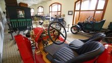 Моделът Ford T Speedster, произведен през 1915 г. показан на изложението за ретро автомобили в музея на двореца Фестетикс в Кещели, Унгария.Смятан е за първият достъпен модел на Ford, произведен за двама.