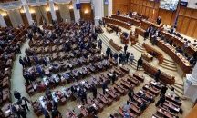 Румънското правителство оцеля при вот на недоверие