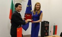 Ангелкова проведе работна среща с новия посланик на Китай в България Дун Сяодзюн