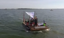 Финландец преплува 90 км с гореща вана