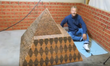 Американец направи пирамида с над 1 милион пенита