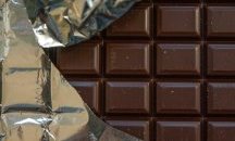 Откраднаха 850 шоколада и кутии с бисквити от тир, паркиран край Шумен