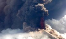 Вулканът Улавун в Папуа Нова Гвинея изригна, 5 000 бягат от дома си сред лава и пепел