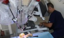 Представиха апарата Da Vinci, който извършва безкръвни операции