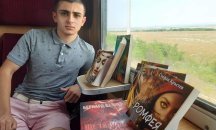 Кирил Балдев раздаде благотворително 200 нови книги във влака София- Бургас