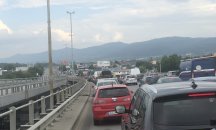 Хиляди отново тръгват на път