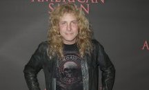 Барабанистът на Guns N' Roses е в болница, след като бе наръган с нож