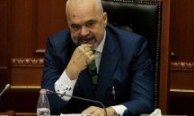 Опозицията отново обвини Еди Рама в купуване на гласове