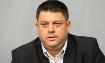 Атанас Зафиров: Вместо да подаде оставка, Каракачанов влиза в обяснения