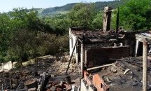 Пожар изпепели къщата на семейство в Белица, кампания събира средства