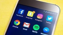 Приложения за iOS спряха да работят заради софтуерен бъг на Facebook