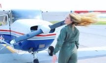 Младо момиче загина, след като се разби със самолета си на голф игрище