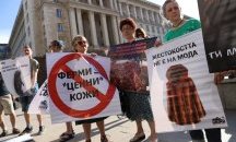 Шествие и модно ревю срещу фермите за кожи се провежда в София