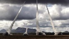 Австралийското министерство на отбраната публикува фотографска снимка, която показва, че армията на Съединените щати и морската пехота на Съединените щати правят тренировка с ракетни системи M142 с висока мобилност в района на Shoalwater Bay в Куинсланд, Австралия.