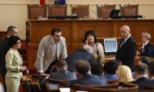 Цвета Караянчева свиква извънредно заседание в 14.00 часа във вторник