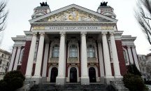 Народният театър дава старт на сезона с две премиери