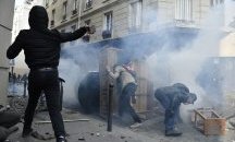 Мигранти окупираха парижкия Пантеон, полицията използва сълзотворни гранати