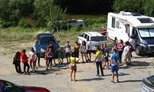 Рафтъри чистят река Струма от боклуци