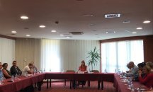 Министър Ангелкова проведе работна среща в Златни пясъци с водещи туроператори