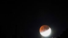 Частично лунно затъмнение се вижда от остров Ла Палма, Канарските острови, Испания.