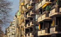 Мъж и жена паднаха от тераса на деветия етаж по време на секс - тя загинала, той се върнал на купона