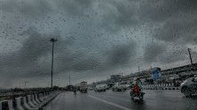 Дъждовен ден в Ню Делхи, Индия.