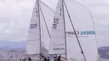 Лодки по време на третия ден от Световното първенство по ветроходство, Испания. Събитието събира почти 100 лодки и 500 моряци от цял свят.