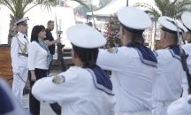 Цвета Караянчева наблюдава ликвидиране на пожар на кораб по време на „Бриз 2019”