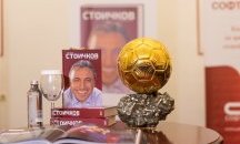 Христо Стоичков показва Златната топка и своята биография в лятно турне