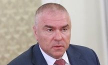 Марешки излезе на парламентарната трибуна с икона