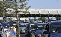 Километрични колони от пътуващи са се образували на ГКПП „Капитан Андреево”