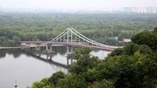 Мост над река Днепър , Киев, Украйна.
