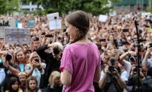 Екоактивистката Грета Тунберг призовава към бунт в песен на бандата „1975“