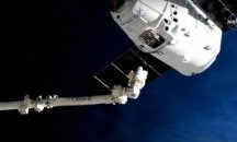 Корабът "Драгън" се скачи с Международната космическа станция
